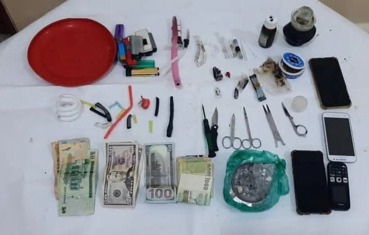 مكافحة المخدرات بحضرموت: مداهمة عزبة شبابية وضبط عصابة لترويج وتعاطي الشبو والحشيش