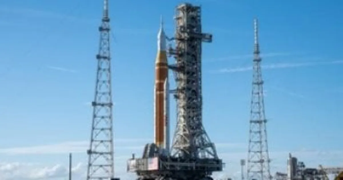 أرتميس 2 تحمل تاريخ الطيران الأمريكي إلى القمر في رحلة رمزية