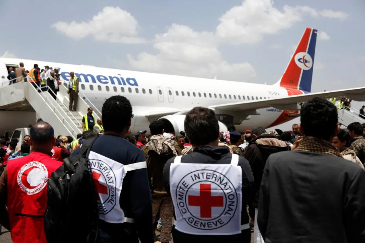 المركز الأمريكي للعدالة: تأخير غير مبرر يعرقل اتفاق تبادل الأسرى بين الحكومة والحوثيين