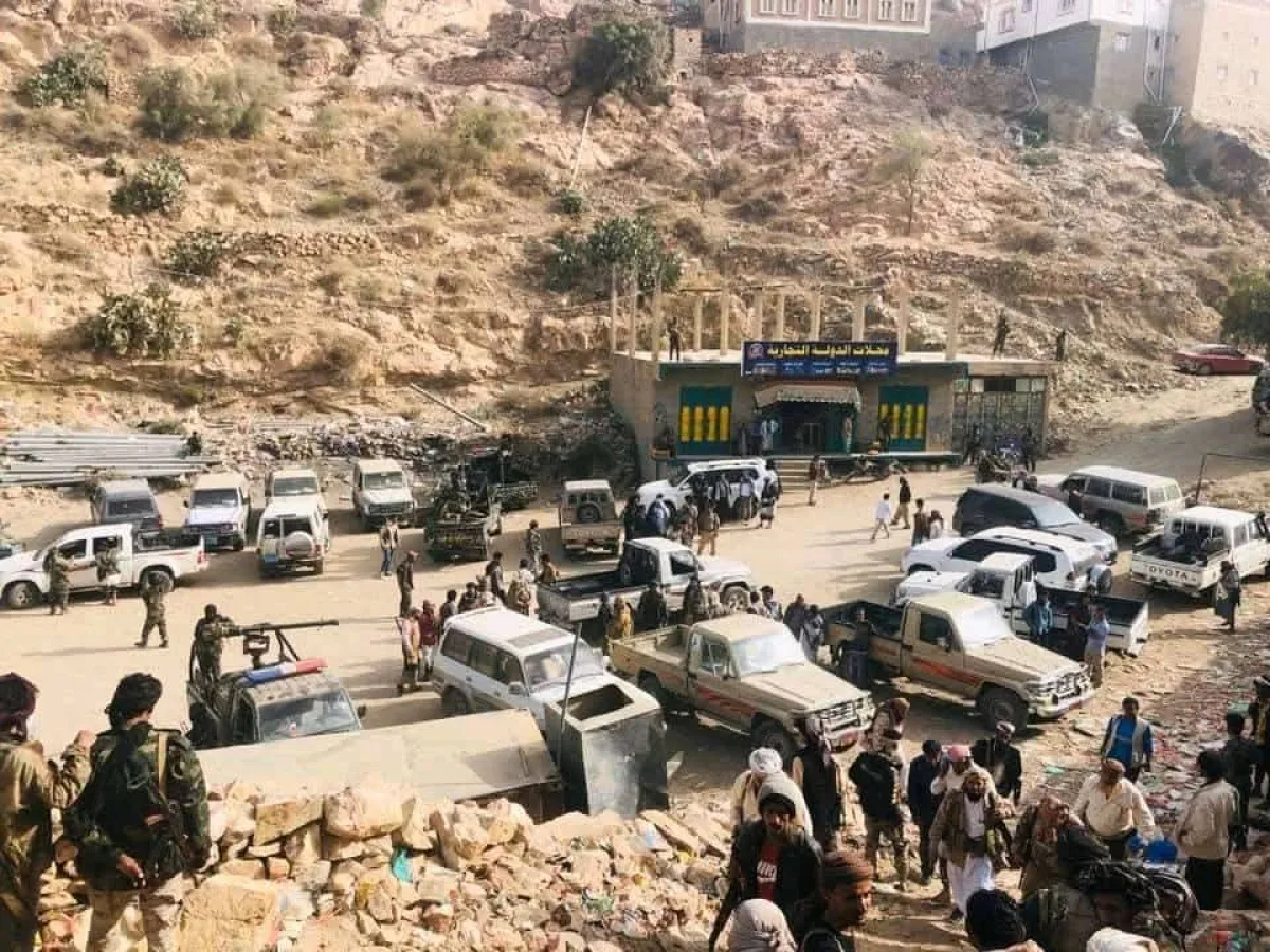 اشتباكات مسلحة عنيفة بين أهالي منطقتين في شعيب الضالع