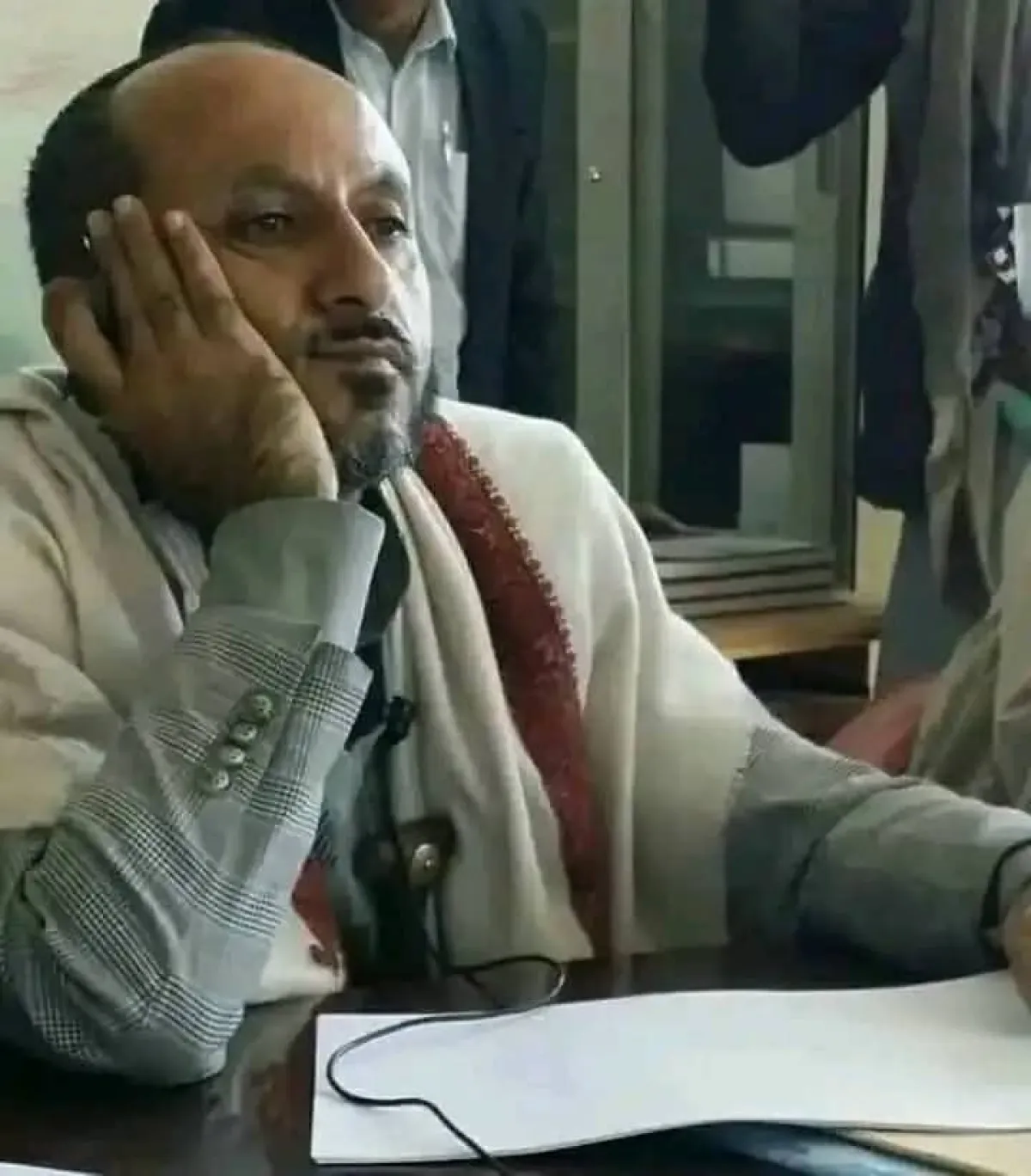 بينما يحاكم بتهمة القتل.. 