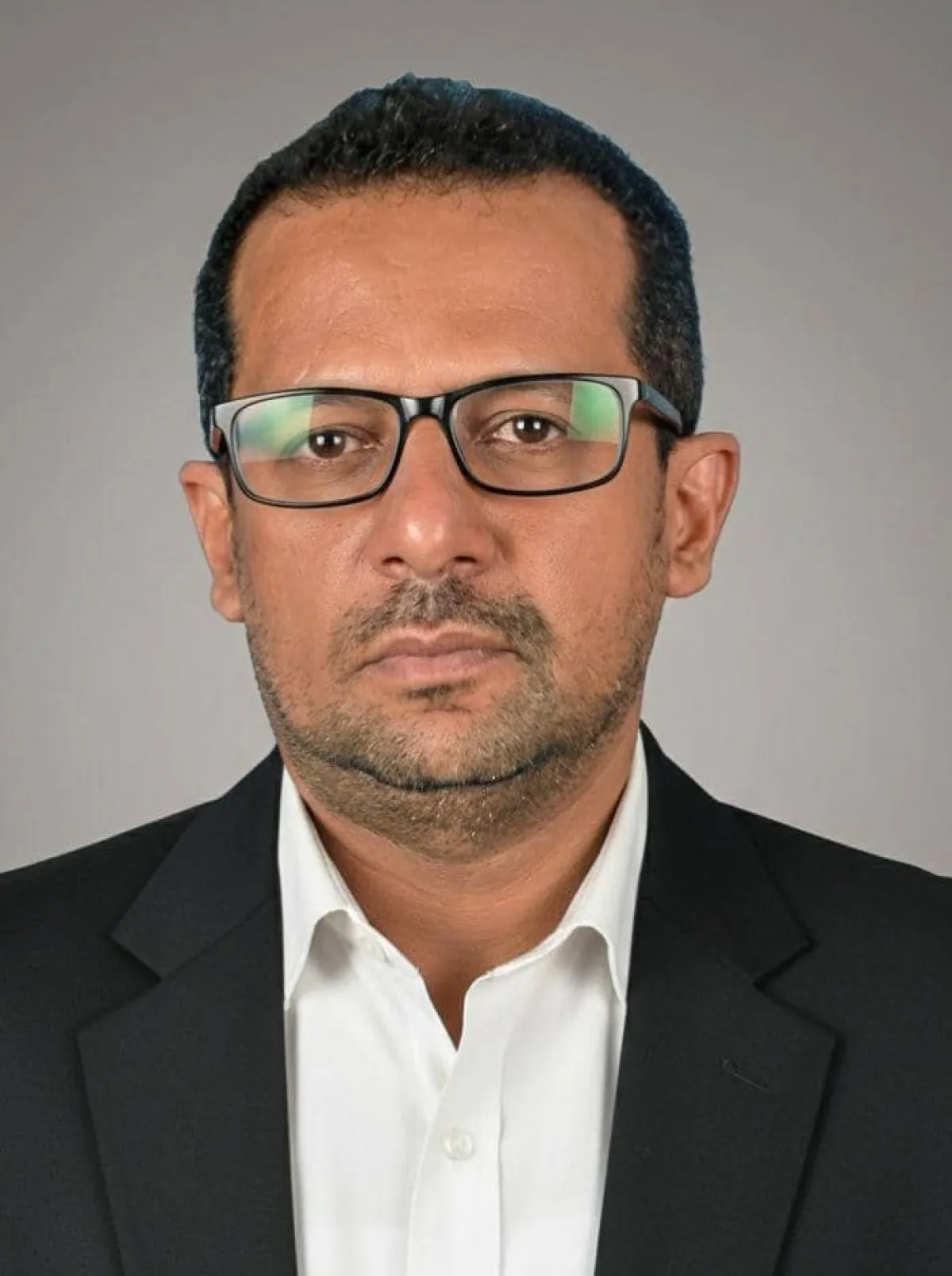 سراب العمامة المذعورة... حين يسقط القناع عن كهف الخرافة