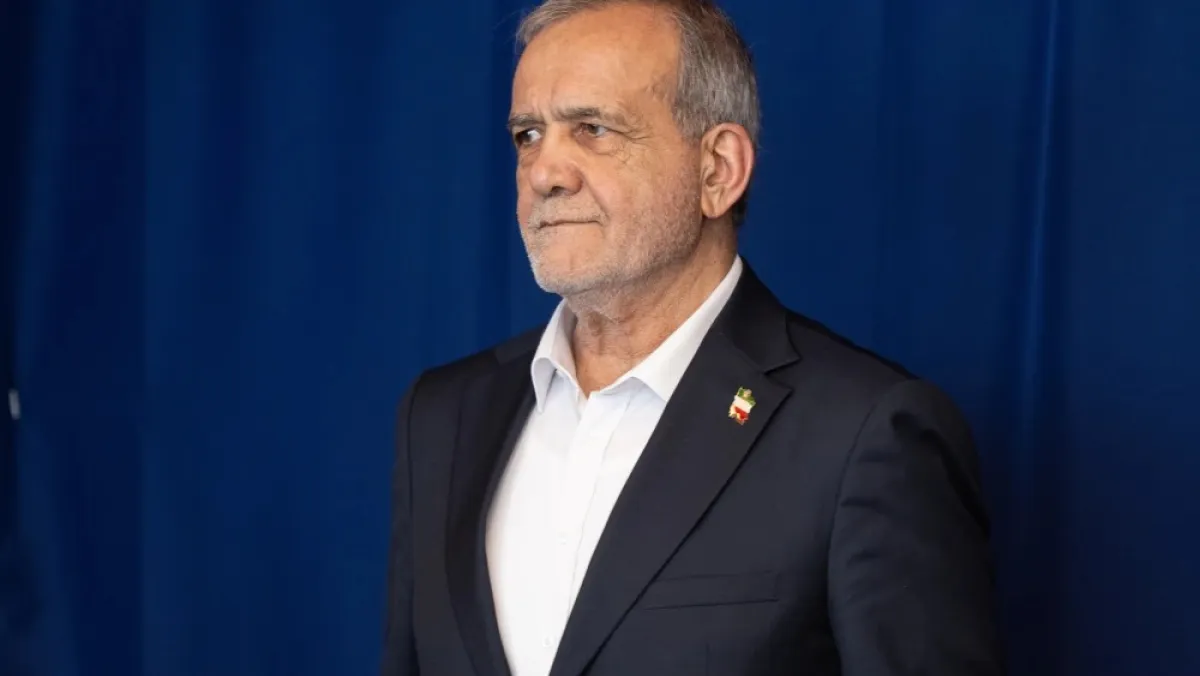 الرئيس الإيراني يعتذر لدول الجوار ويتعهد بوقف الهجمات