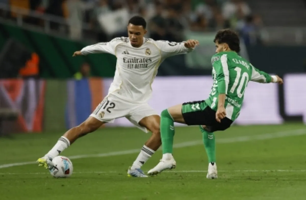 ريال مدريد يتعثر أمام بيتيس ويتسع الفارق مع برشلونة
