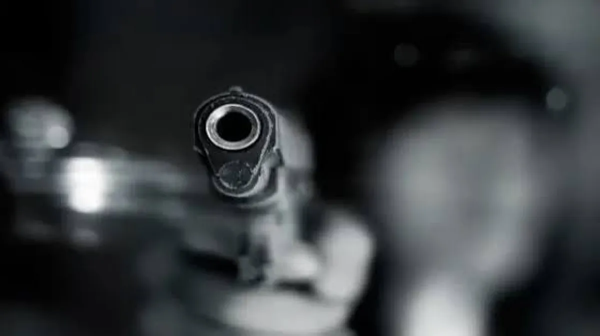إب.. نزاع على أرض يدفع مواطناً لقتل شقيقه ونجل الضحية يرد بالنار