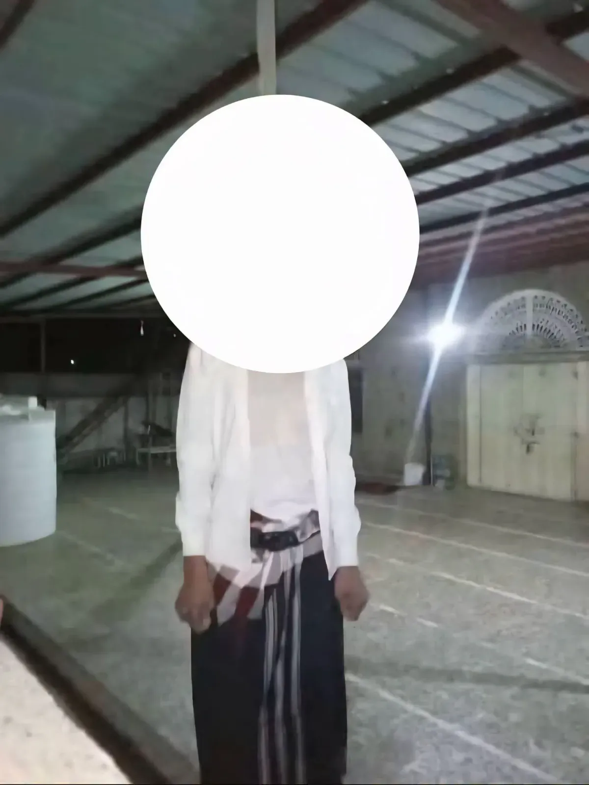 Young Man Found Hanged in Mosque Courtyard in Taiz