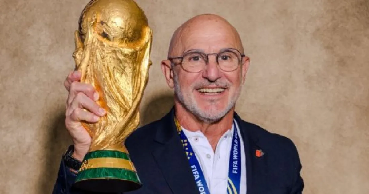 رسمياً: لويس دي لا فوينتي يجدد عقده مع المنتخب الإسباني حتى 2030