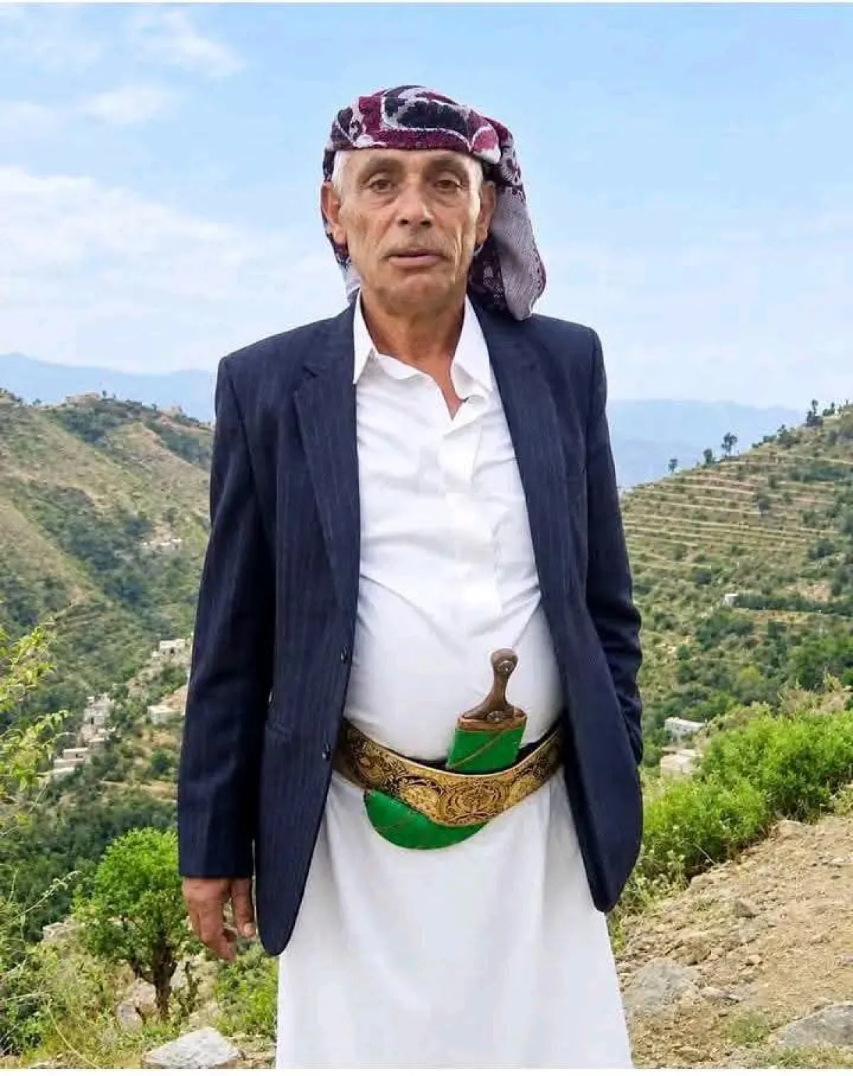 تعز.. قصف حوثي يستهدف قرى جبل صبر ويودي بحياة مواطن وابنته