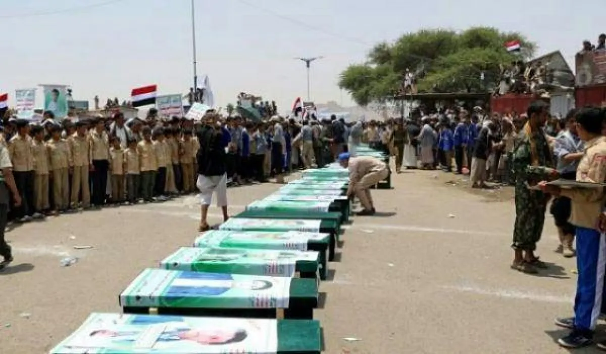 بينهم 10 ضباط.. الحوثيون يشيّعون 44 قتيلاً وسط تكتم على جبهات سقوطهم